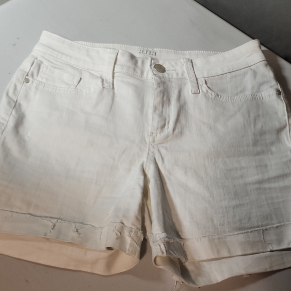a.n.a White Jean Shorts Relaxed Fit Size 4 - Picture 1 of 6